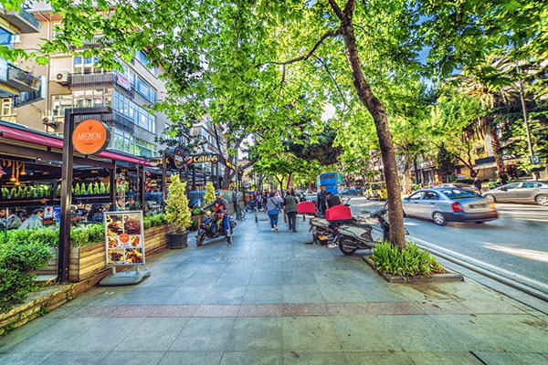 خرید در استقلال از خیابان بغداد